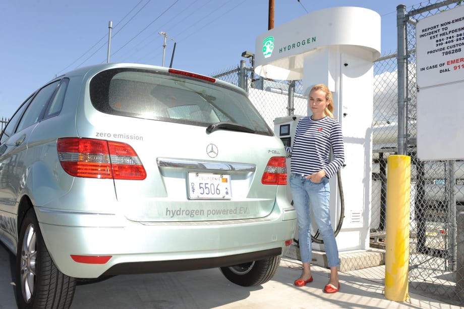 Mercedes Says Three Dozen F-Cell Hydrogen-Fueled Vehicles Now Drive on California Streets