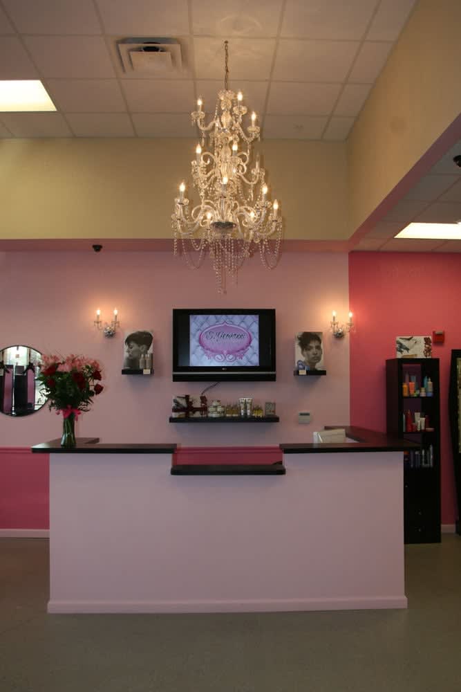 E. Geovanni Salon