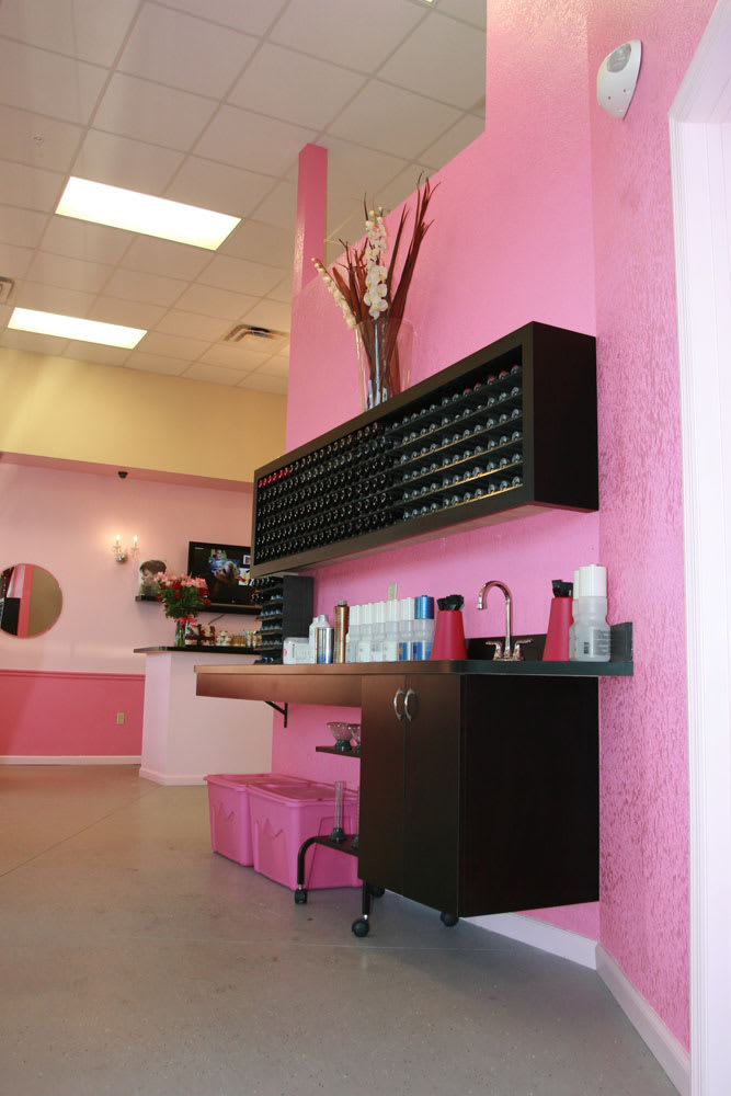 E. Geovanni Salon