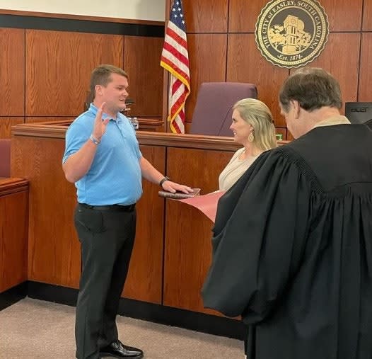 SC Officer Fatally Struck by Train While Trying to Save Suicidal Person