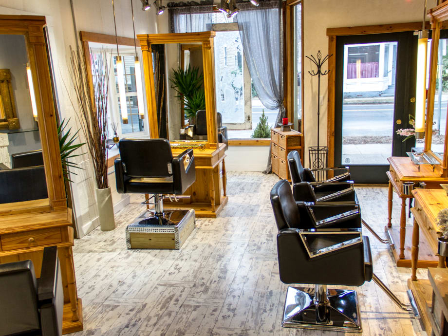 Salon Tour: Echo A Salon