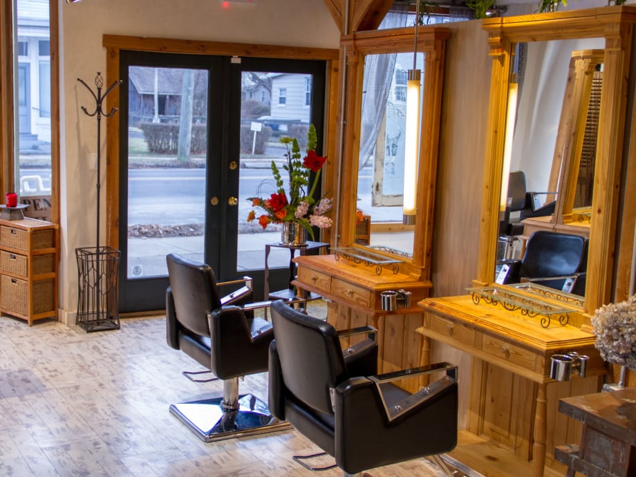 Salon Tour: Echo A Salon