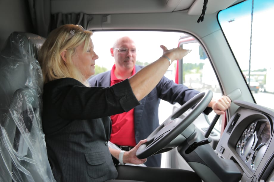 Women and Men Leave Truck Driving Jobs for Different Reasons