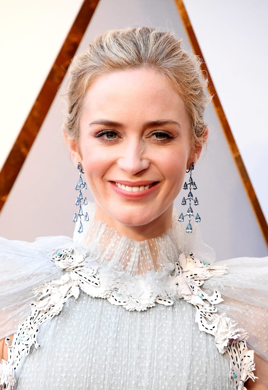 HOW-TO: Emily Blunt's 2018 Oscar Hair Style