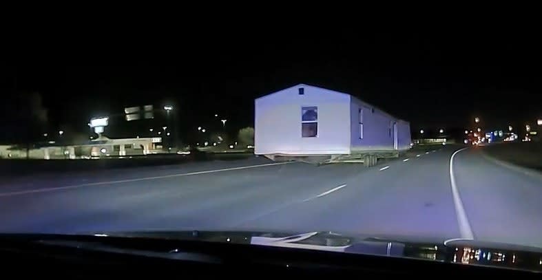 Missouri Officers Pursue DUI Suspect Hauling Mobile Home