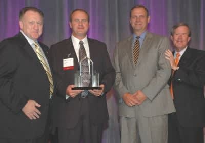 Kenworth Receives FedEx Freight Outstanding Performance Award