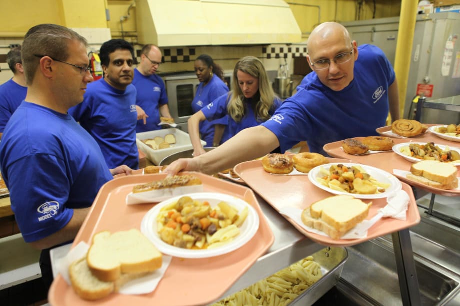 Ford Employees Volunteer for Holidays