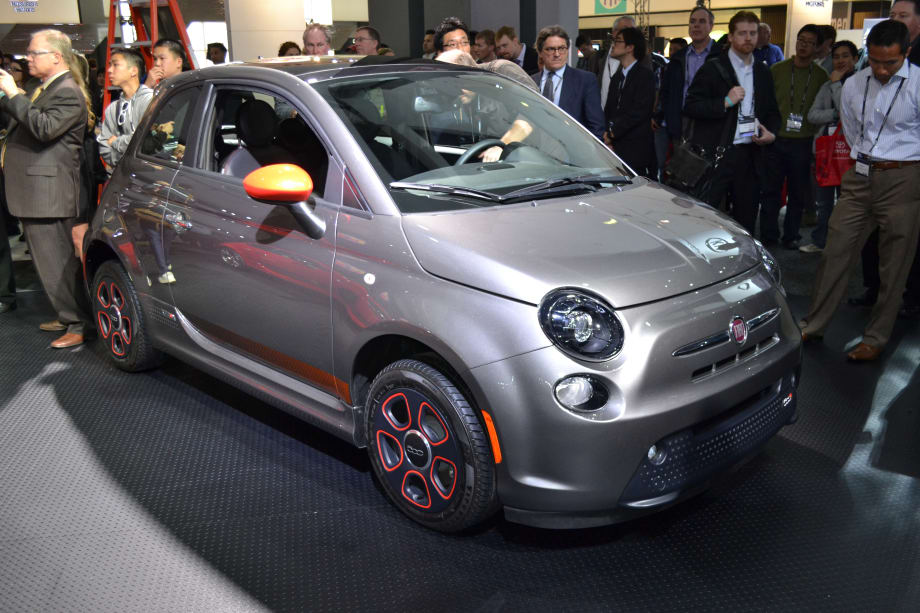 Chrysler Introduces Fiat 500e Electric Vehicle and 500L at LA Auto Show