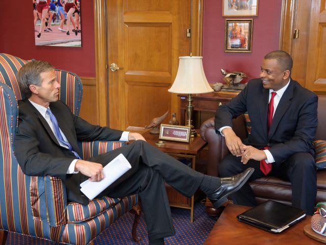 Transportation secretary nominee clears Senate committee