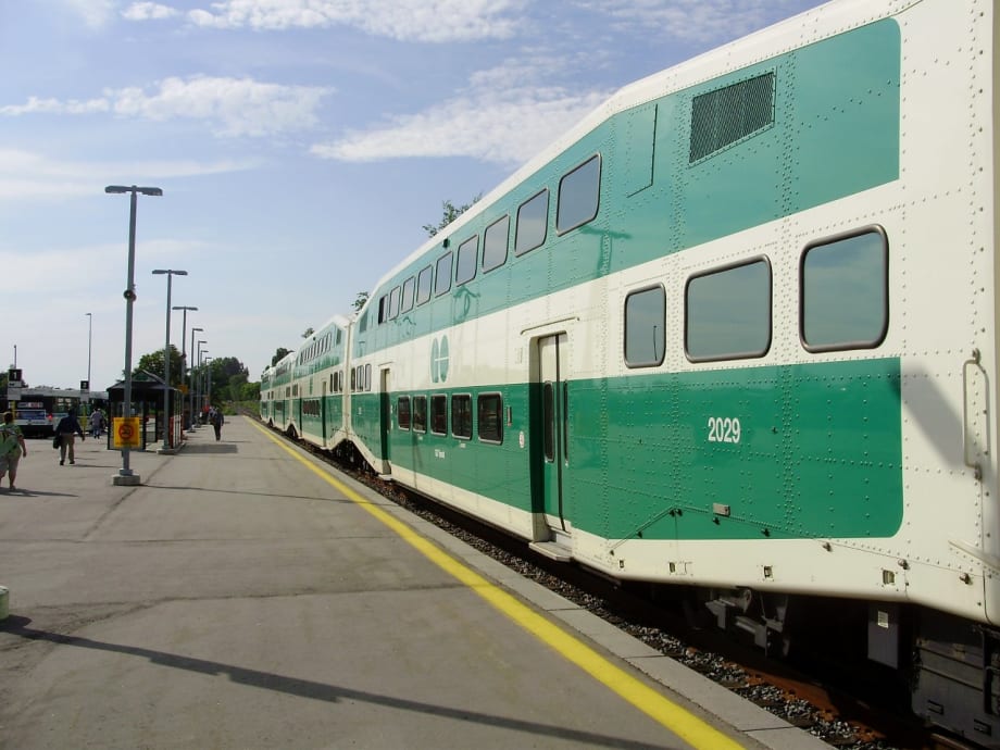 Up to 1,400 passengers rescued from GO Transit train