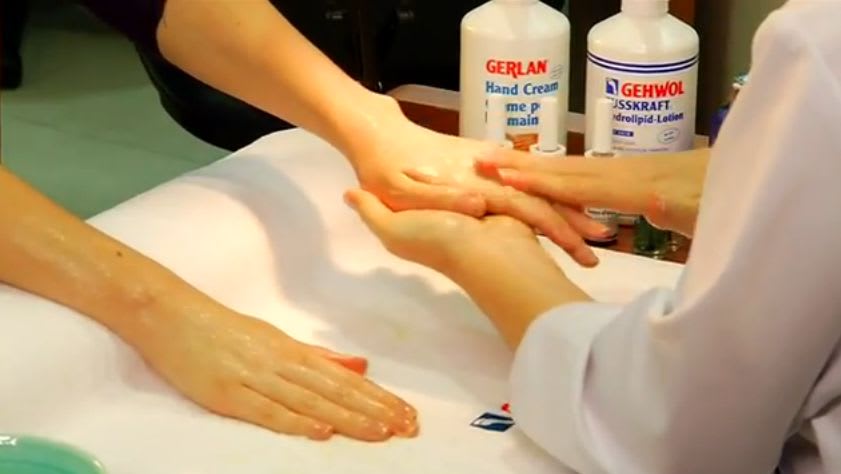 Deluxe Manicure Treatment by Gehwol