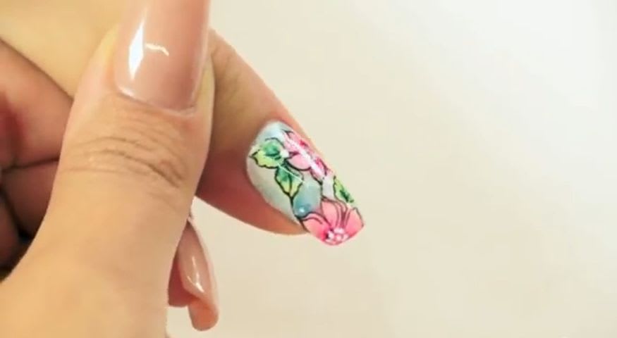Ghenna Gonzales Gelish How-To: Flower Pattern Design