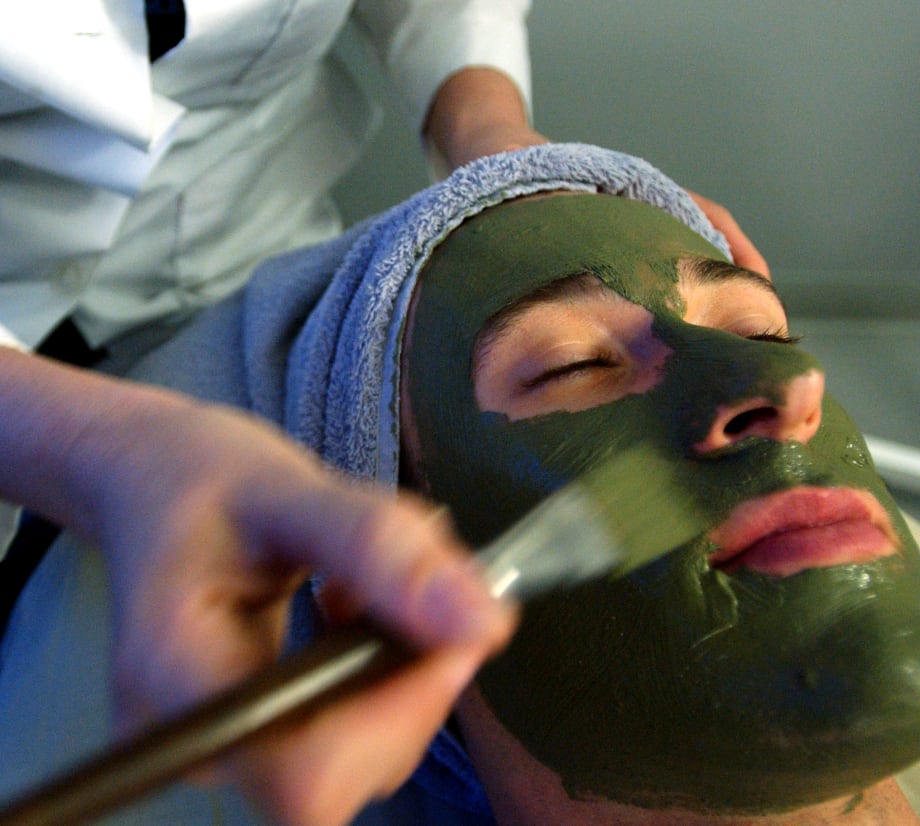 Thirsty Skin: 8 Ways to Combat Dry Derma