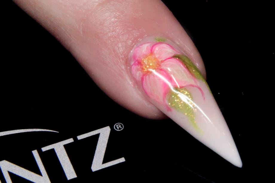 Glitter Flower Gel Nail Art With Akzéntz