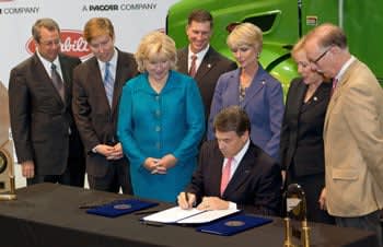 Texas Governor Signs Three Natural Gas Bills