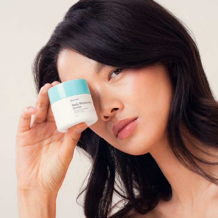 Model with Riversol