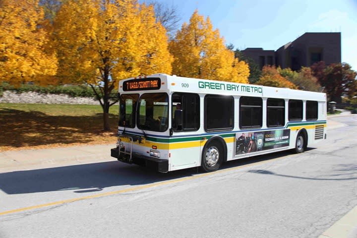 U. Wis.-Green Bay signs U-Pass agreement