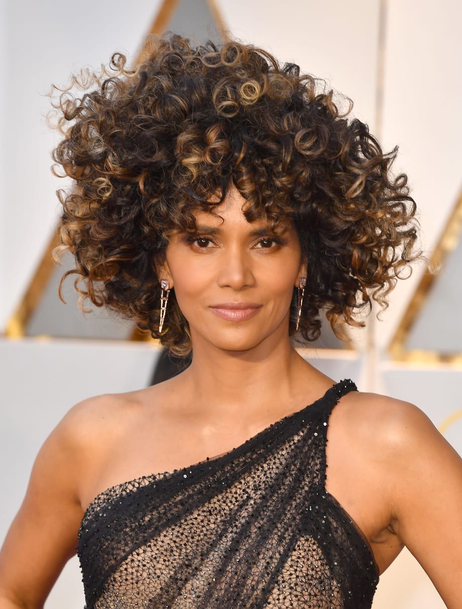 Halle Berry's Asymmetrical Curly Afro at the Oscars