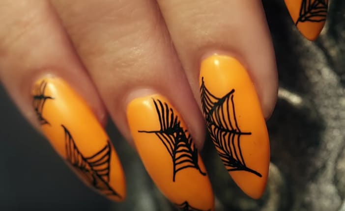 Halloween Spider Web Nail Art
