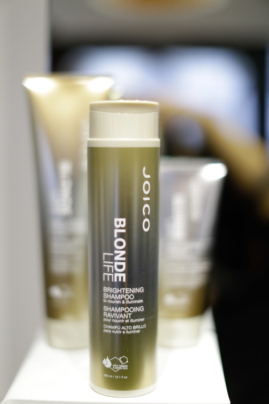 Live The Blonde Life: Riawna Capri Takes Hilary Duff Icy Blonde With Joico Blonde Life
