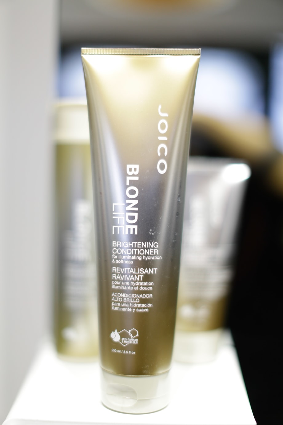 Live The Blonde Life: Riawna Capri Takes Hilary Duff Icy Blonde With Joico Blonde Life
