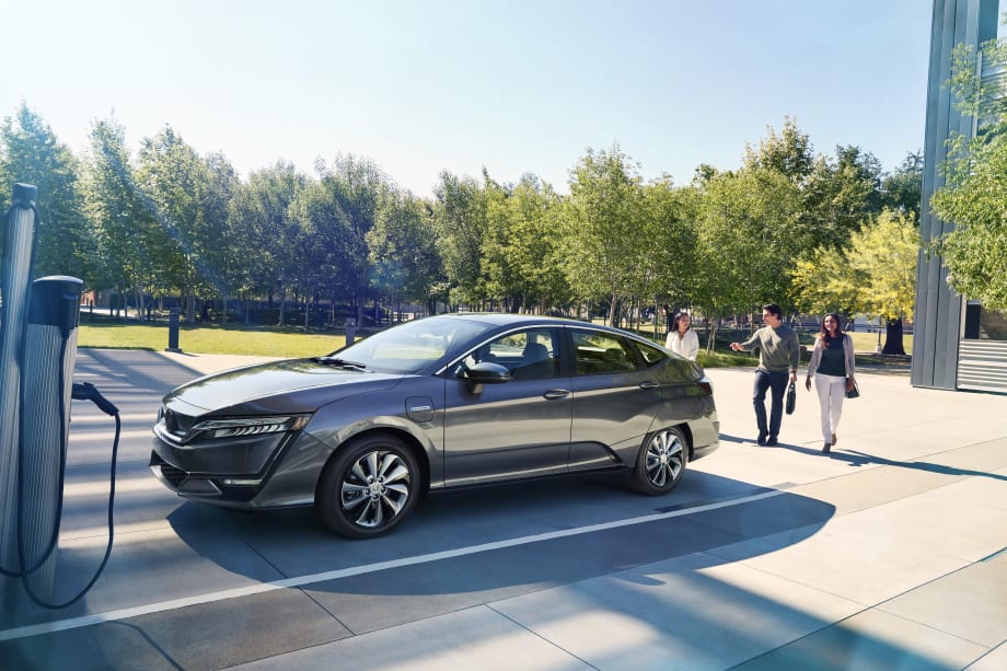 Honda Begins Leasing Clarity Electric