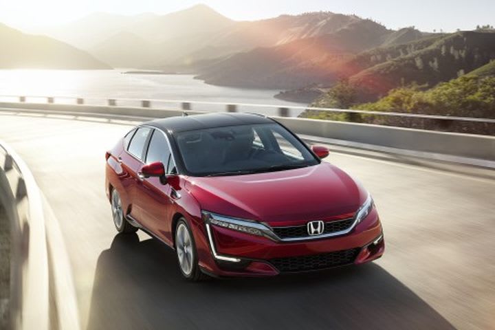 Honda's Clarity Fuel Cell Rated at 366-Mile Range