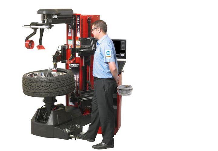 Hunter Introduces Automatic Tire Changer