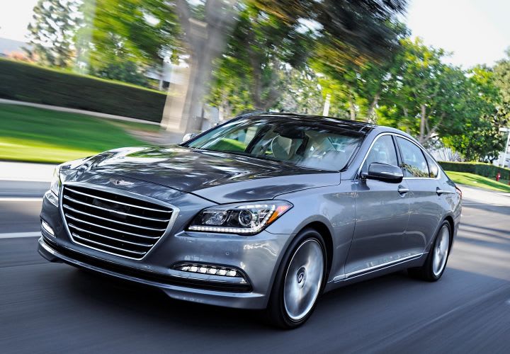 Hyundai Unveils 2015 Genesis Sedan in Detroit