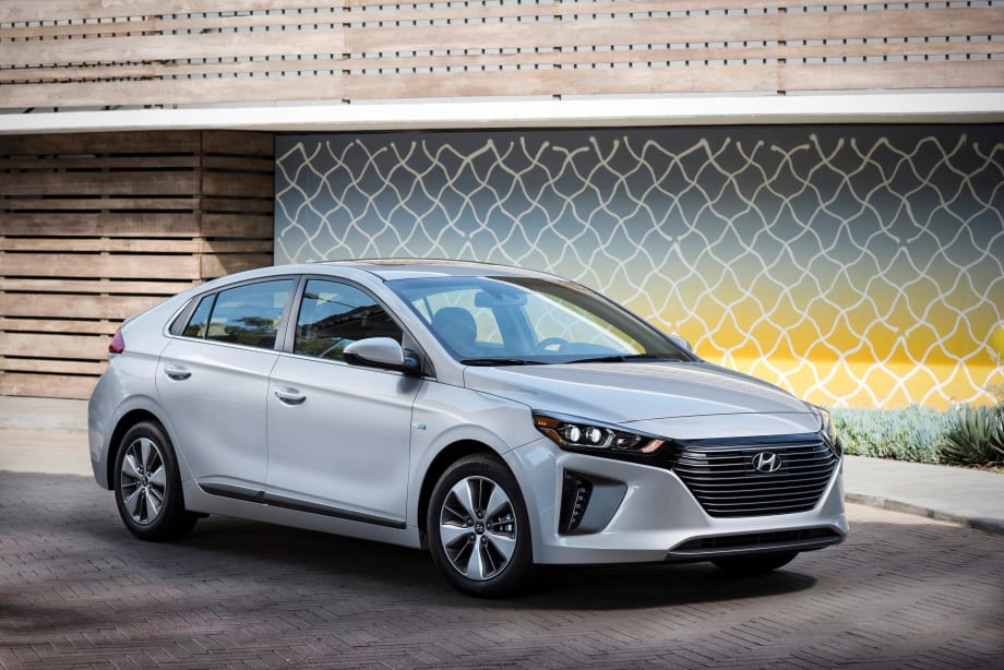 Hyundai Ioniq PHEV Provides 650 Miles of Range