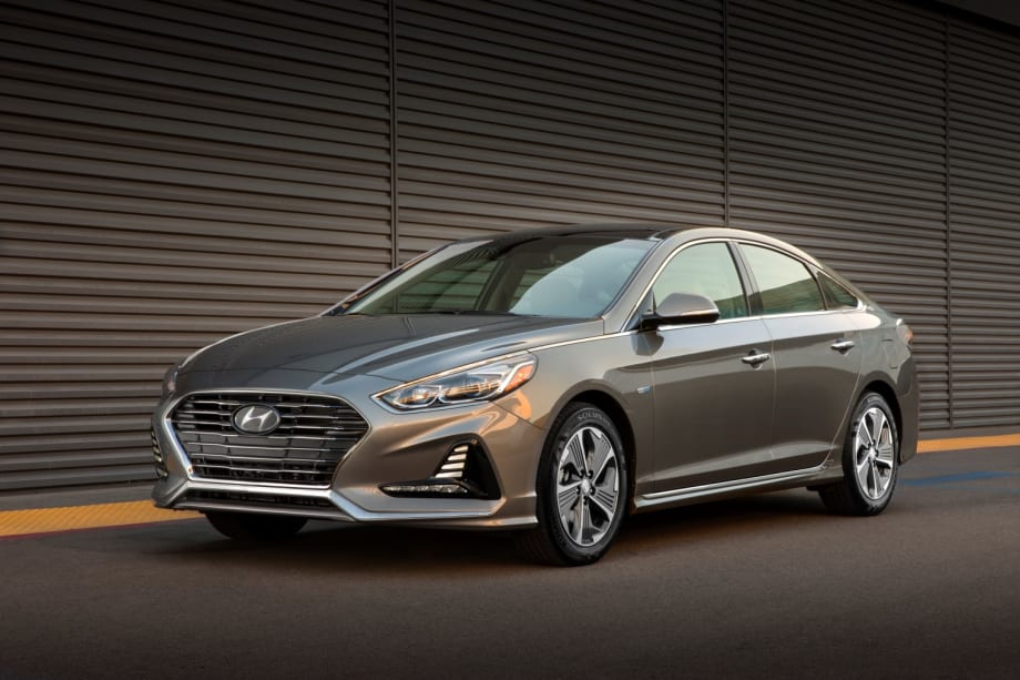 Hyundai Updates Sonata Hybrid, PHEV Sedans