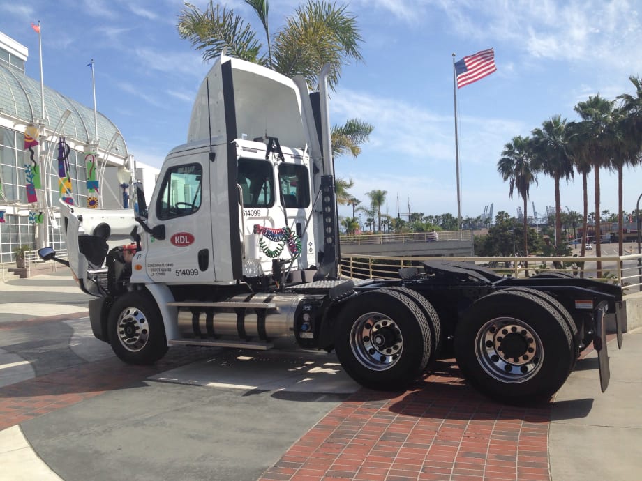 Fred Meyer Grocery Fleet Receives First LNG Trucks
