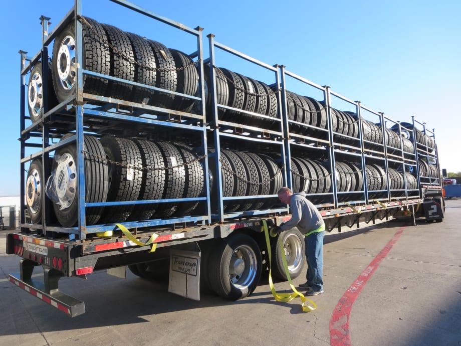 Curtainside Trailers Made for Alley Deliveries