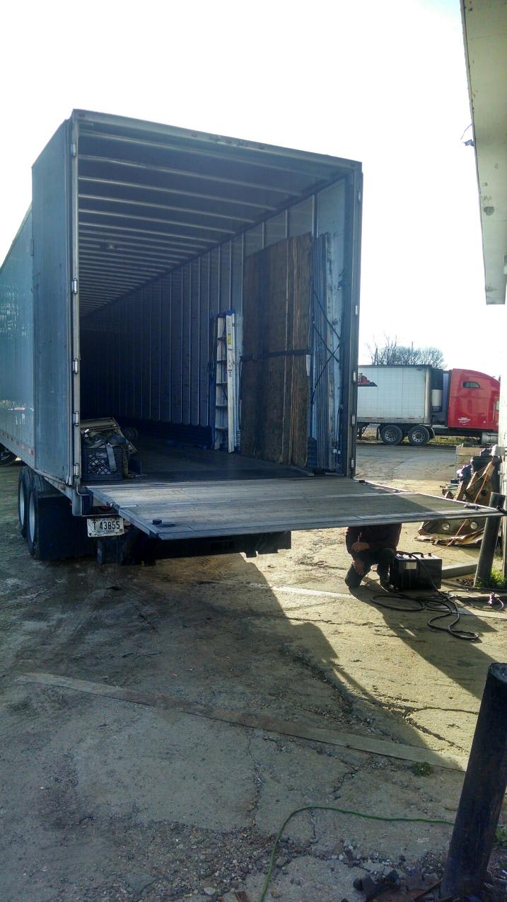 Lift Gate Trailers Can Load Normally with New 'Lok' Device