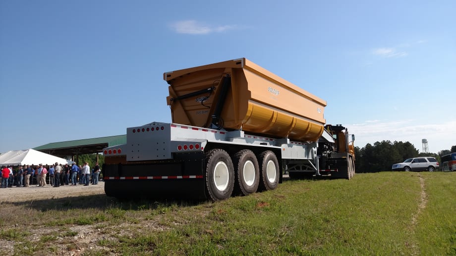 Smithco's Side-Dumper Is Strictly for Off-Road Running