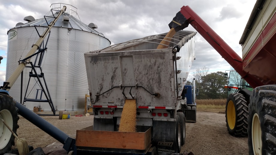 End Dump Plays the Middle Man in Grain Transfer Operation