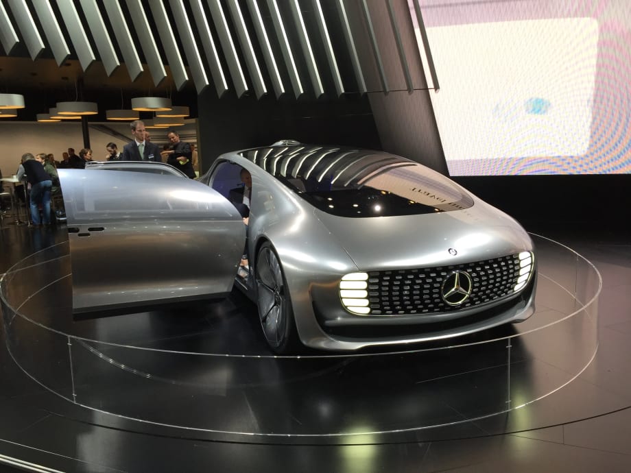 Mercedes-Benz Shows Self-Driving Fuel-Cell Sedan Concept