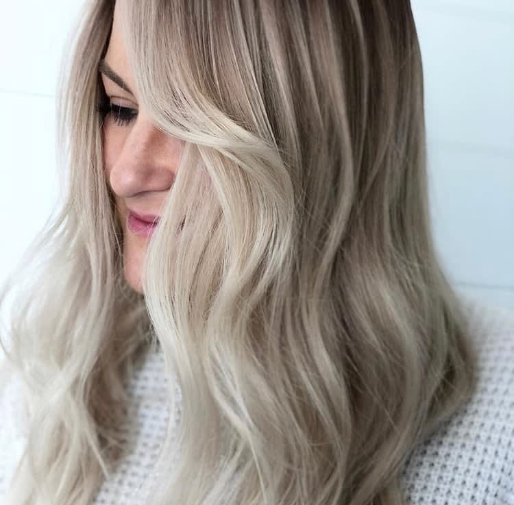 Perfect Instagram Poses for Hair Posts by @heyelizabethfaye