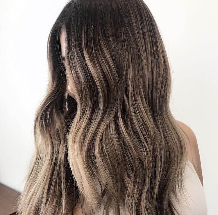 Perfect Instagram Poses for Hair Posts by @heyelizabethfaye