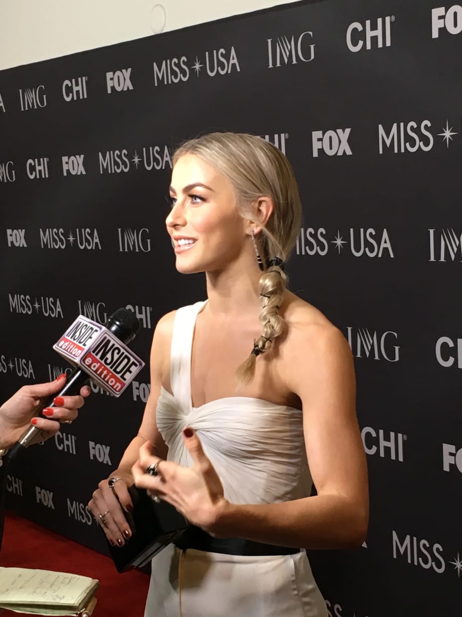 Quick Change: Jill Buck of Nine Zero One Styles Multiple Looks in Minutes on Julianne Hough at Miss USA
