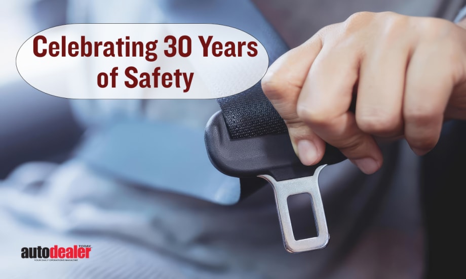Seatbelt clip on infographic.