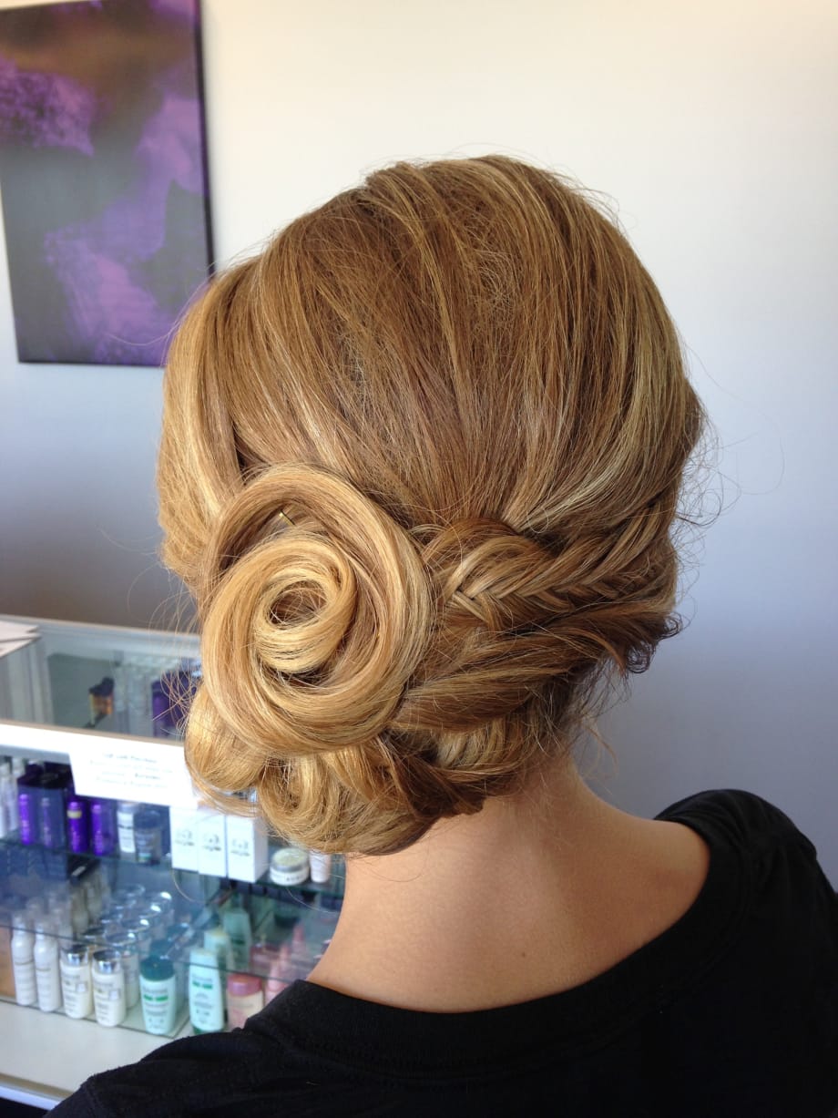 Sarah Mac Named Grand Prize Winner of HairUWear's Extend Your Creativity Contest