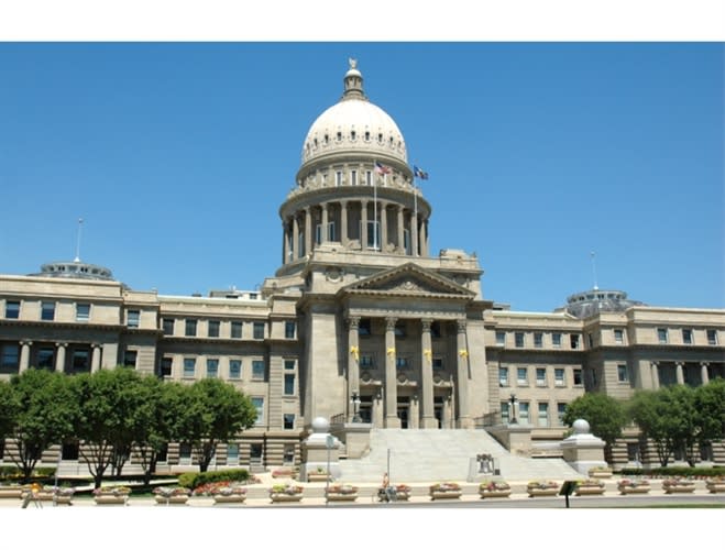 Idaho lawmaker introduces school bus advertising bill