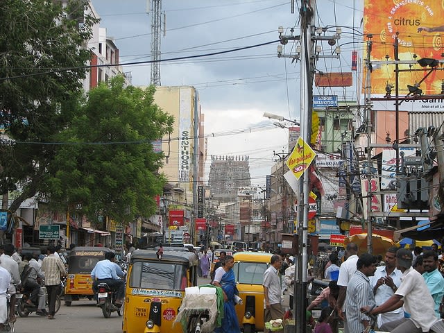 Uber adds rickshaws to service in India