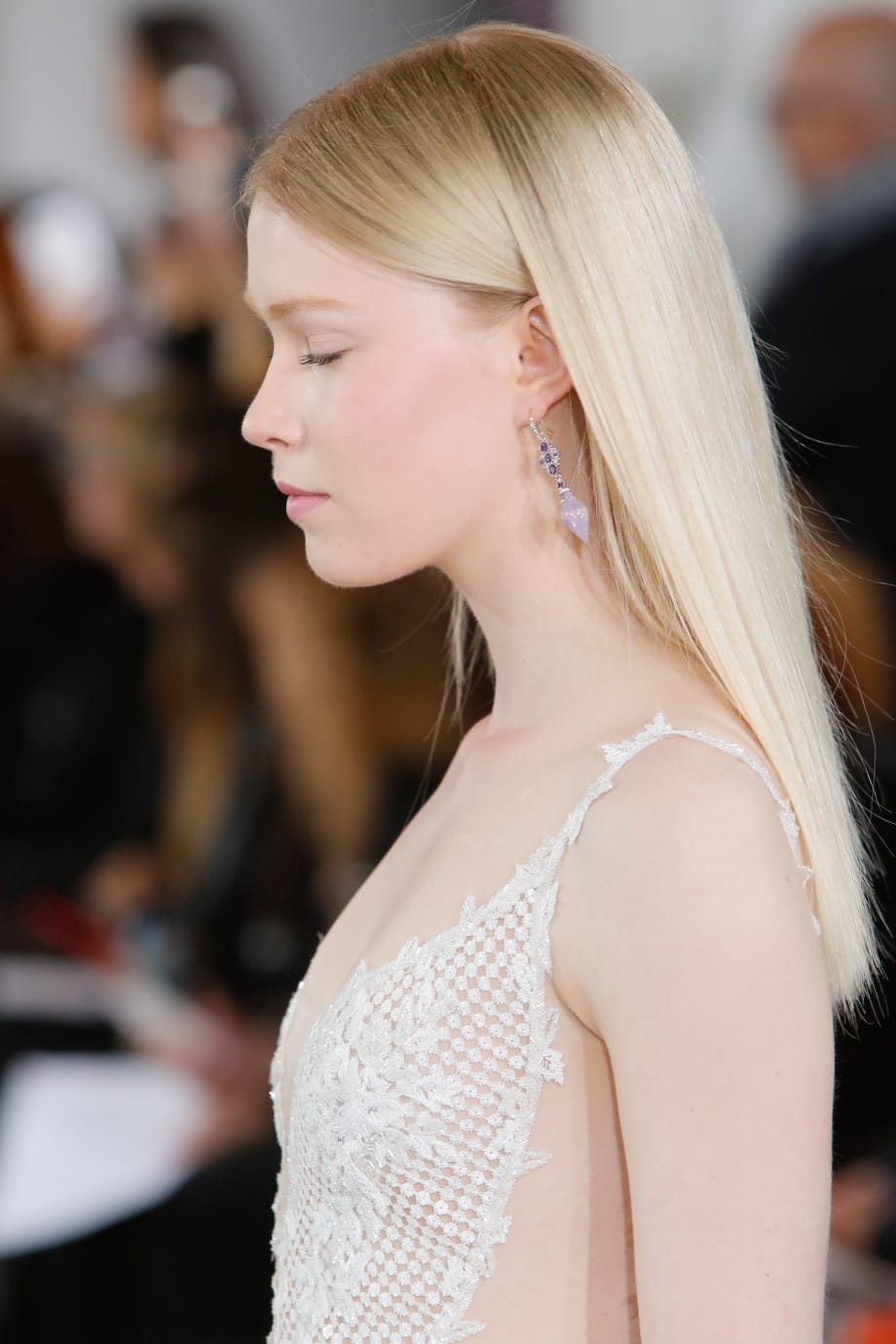 How to Style Hair Down for a Wedding