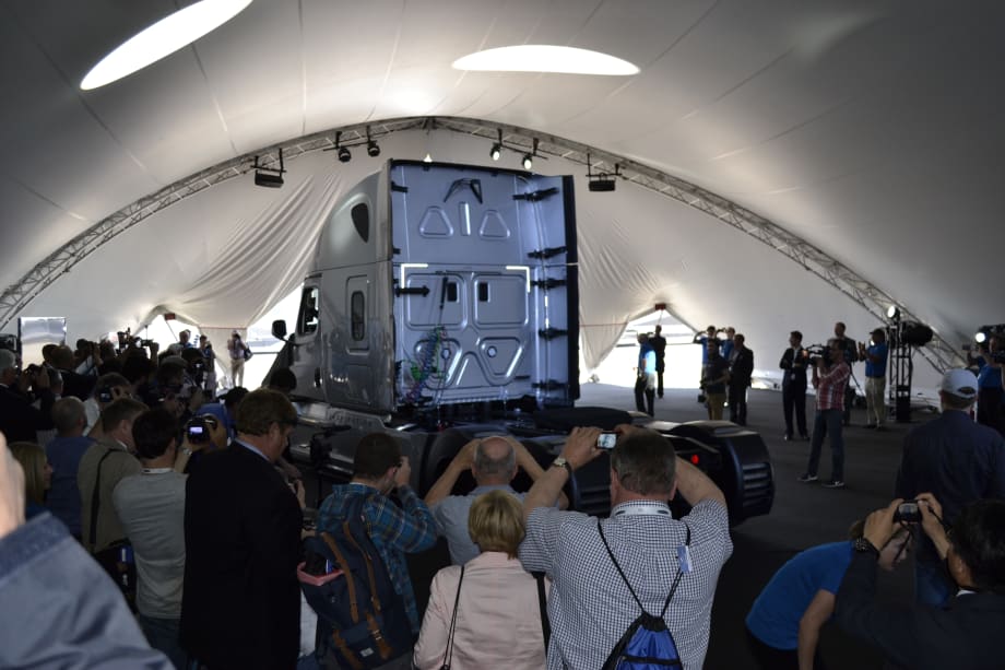 Freightliner Autonomous Truck First Licensed for U.S. Highways