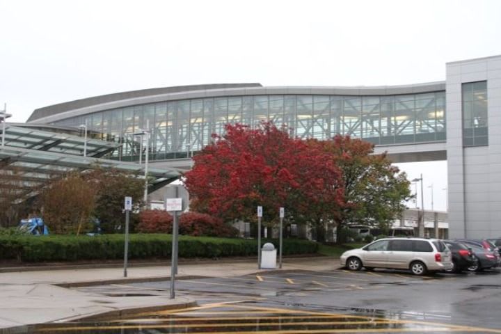 Rhode Island  opens airport multi-modal facility