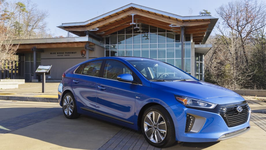 Hyundai Donates Ioniq Hybrids to National Park Service