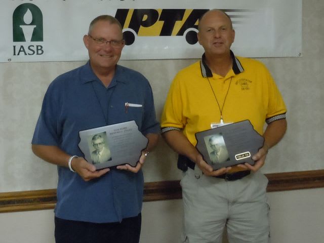 2 school bus inspectors win key Iowa award