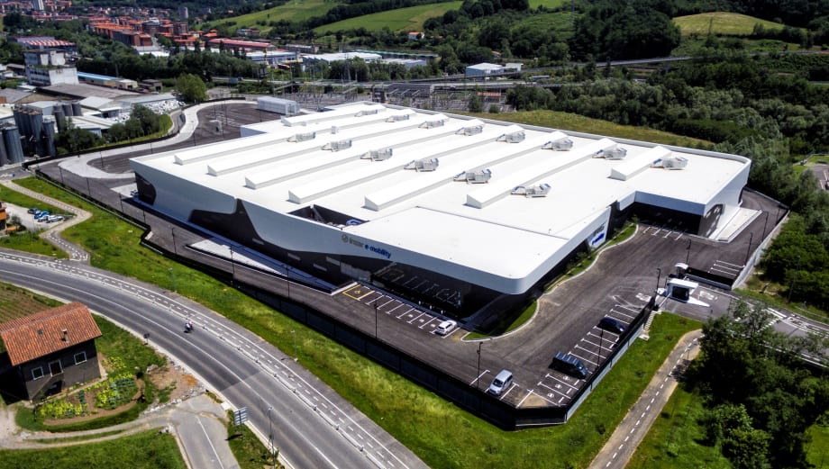 Irizar lands electric bus contracts in Barcelona, Madrid